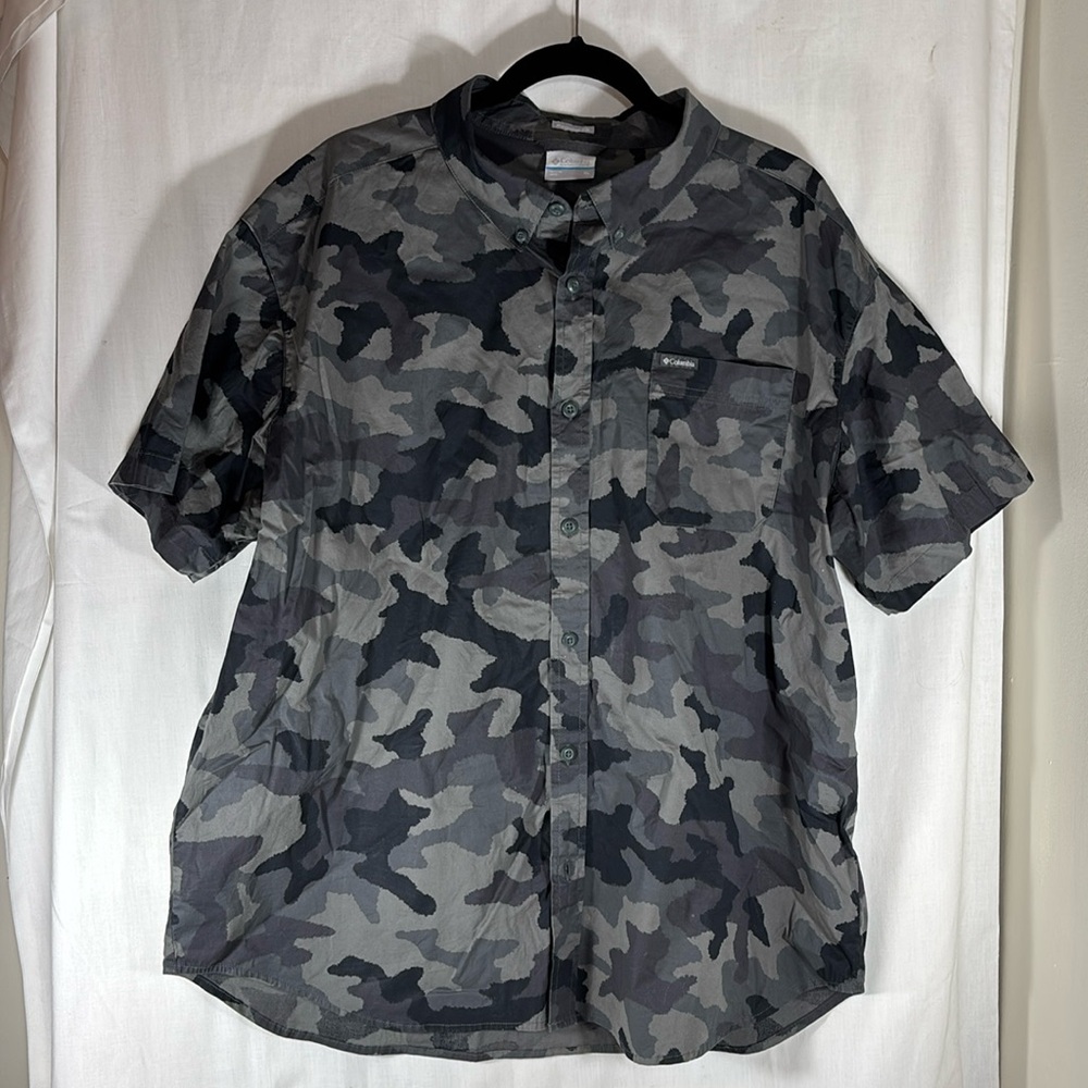 Columbia Camouflage, Sz XL short sleeve shirt